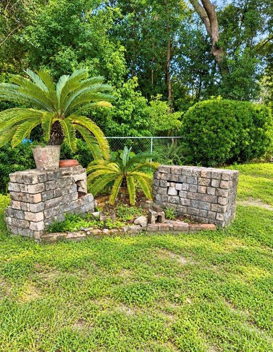 For Sale: $139,900 (2 beds, 1 baths, 916 Square Feet)