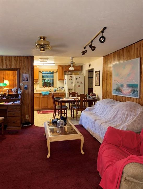 For Sale: $139,900 (2 beds, 1 baths, 916 Square Feet)