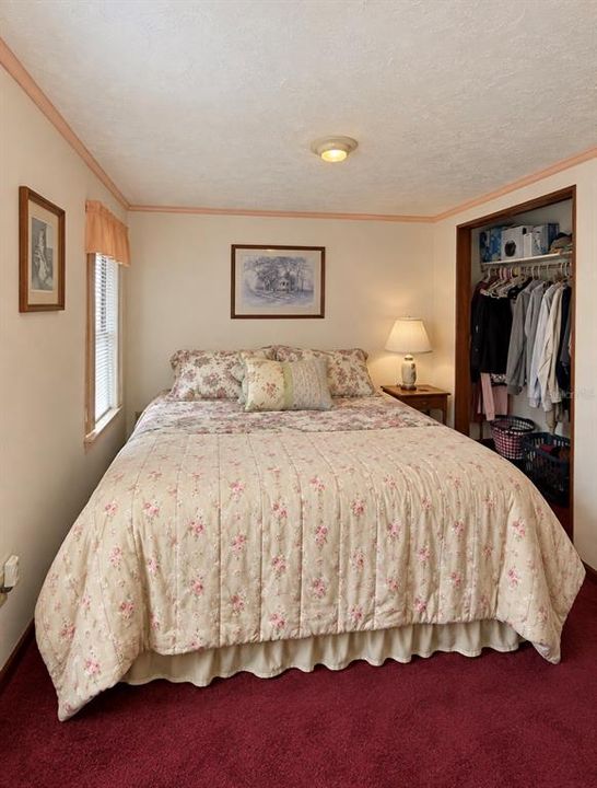 For Sale: $139,900 (2 beds, 1 baths, 916 Square Feet)