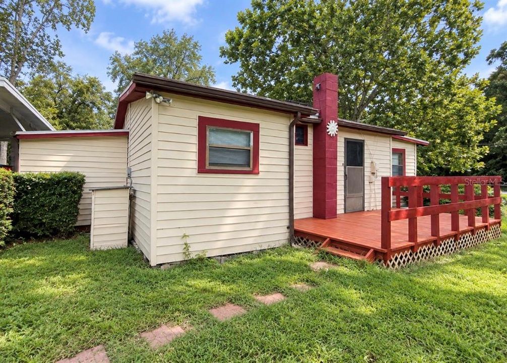 For Sale: $139,900 (2 beds, 1 baths, 916 Square Feet)