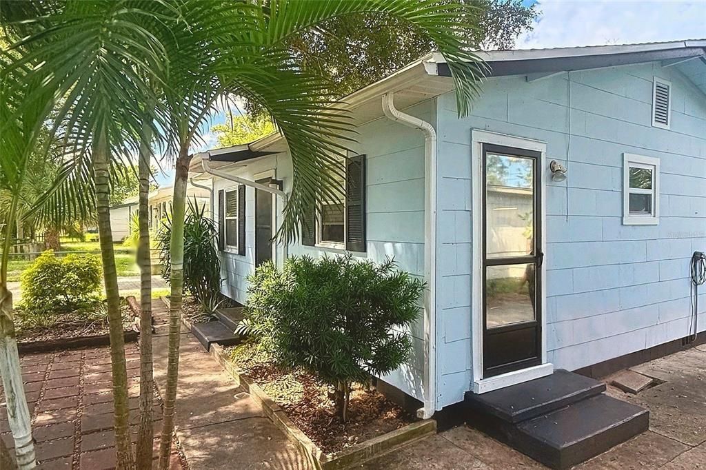 For Sale: $219,990 (2 beds, 1 baths, 576 Square Feet)
