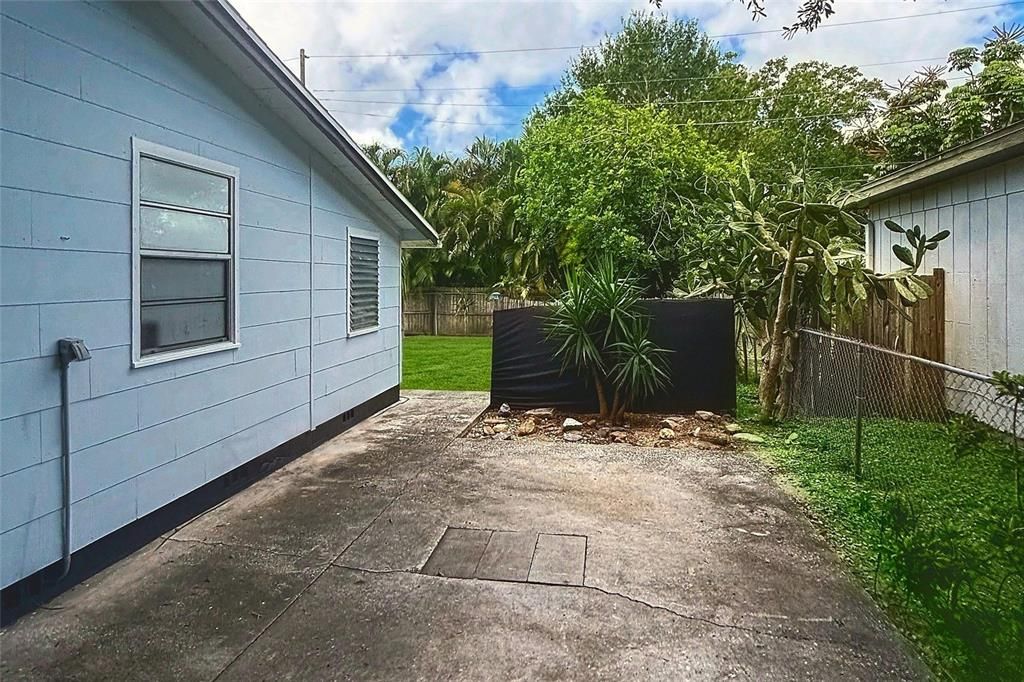 For Sale: $219,990 (2 beds, 1 baths, 576 Square Feet)