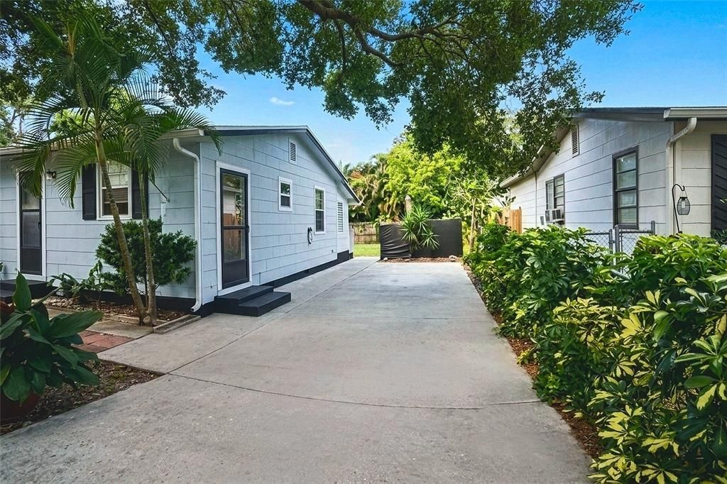 For Sale: $219,990 (2 beds, 1 baths, 576 Square Feet)