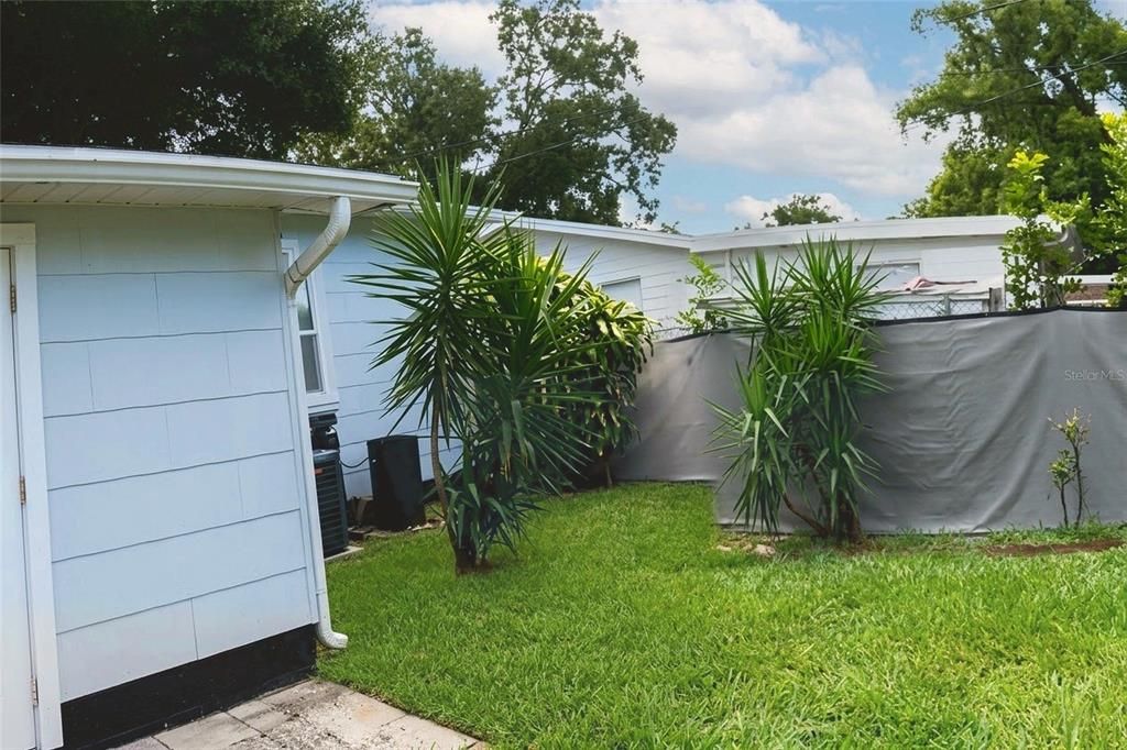 For Sale: $219,990 (2 beds, 1 baths, 576 Square Feet)