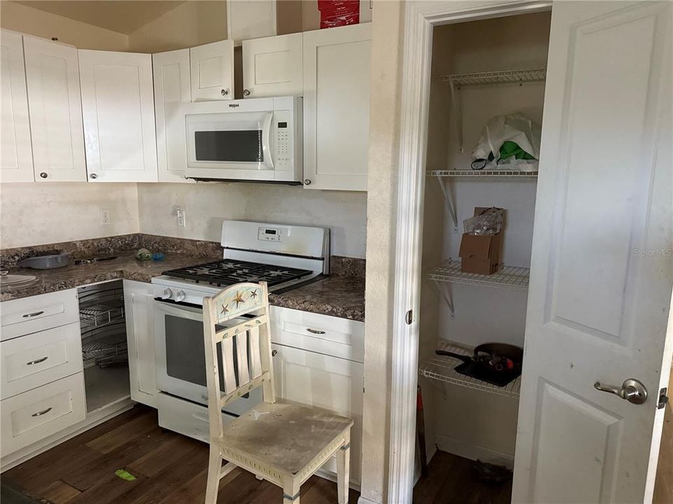 For Sale: $165,000 (3 beds, 2 baths, 1000 Square Feet)