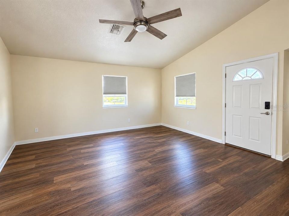 For Sale: $165,000 (3 beds, 2 baths, 1000 Square Feet)