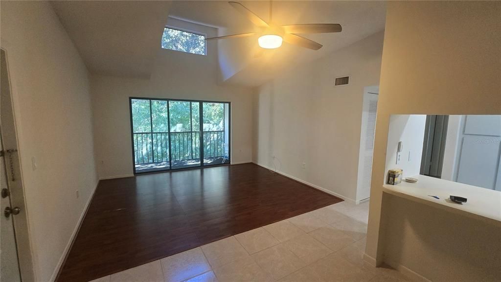 For Sale: $165,000 (2 beds, 2 baths, 979 Square Feet)