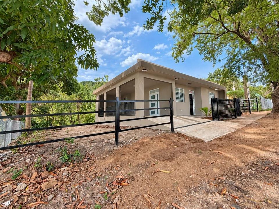 For Sale: $239,000 (2 beds, 1 baths, 1080 Square Feet)