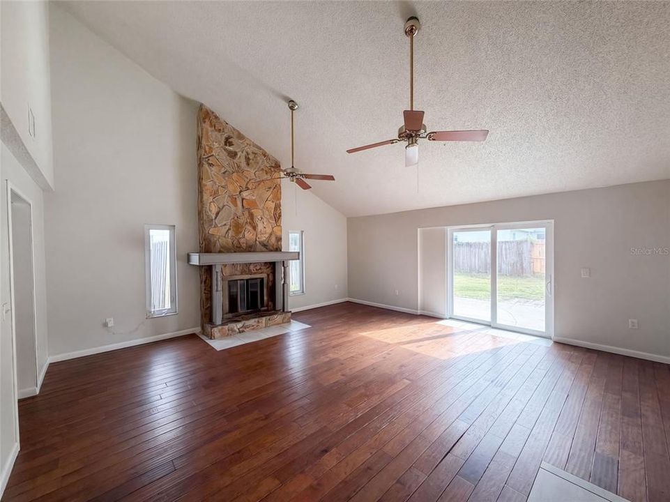 For Sale: $265,000 (3 beds, 2 baths, 1332 Square Feet)