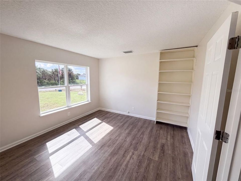 For Sale: $330,000 (3 beds, 2 baths, 1518 Square Feet)