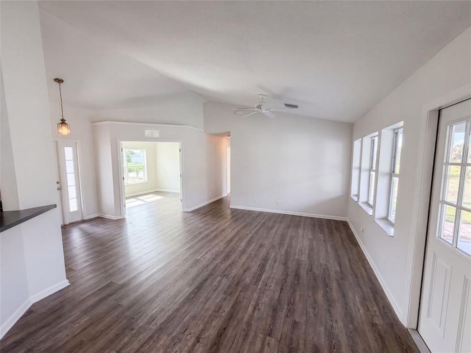 For Sale: $330,000 (3 beds, 2 baths, 1518 Square Feet)