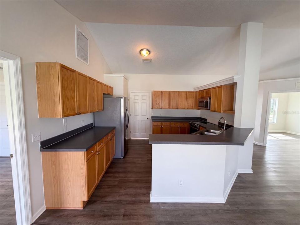 For Sale: $330,000 (3 beds, 2 baths, 1518 Square Feet)