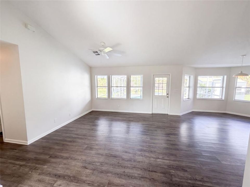 For Sale: $330,000 (3 beds, 2 baths, 1518 Square Feet)