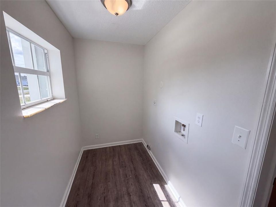 For Sale: $330,000 (3 beds, 2 baths, 1518 Square Feet)