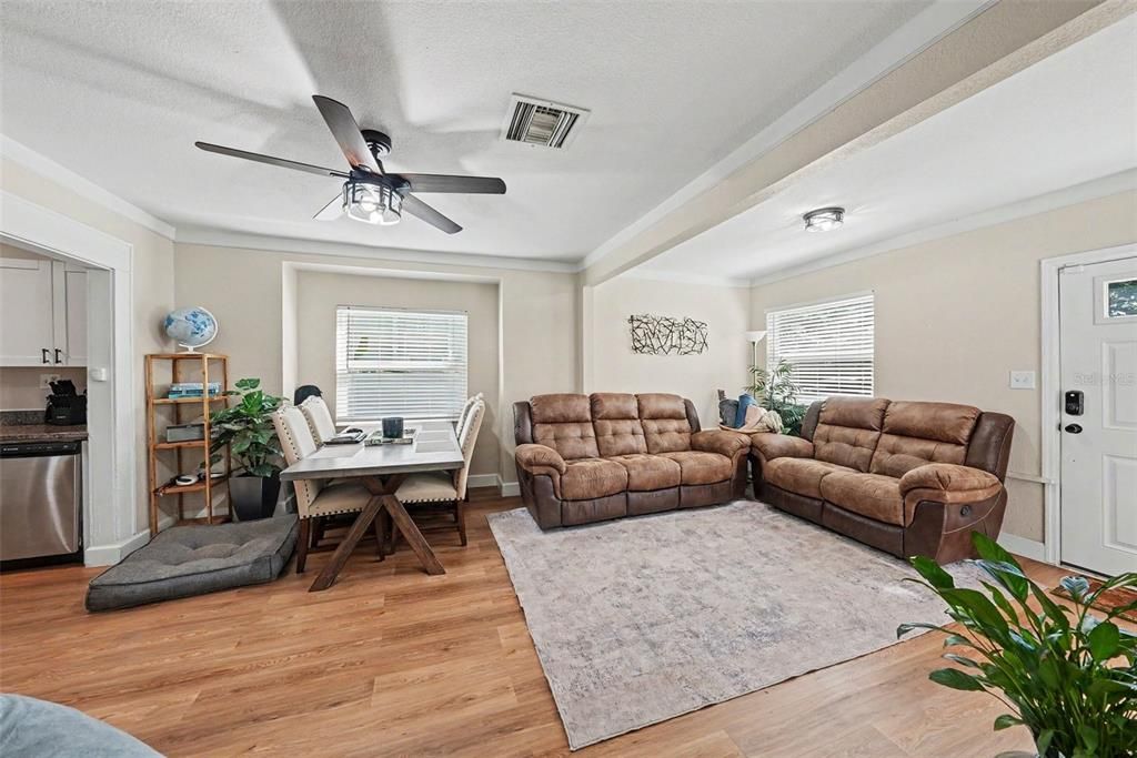En Venta: $314,999 (3 camas, 2 baños, 1127 Pies cuadrados)