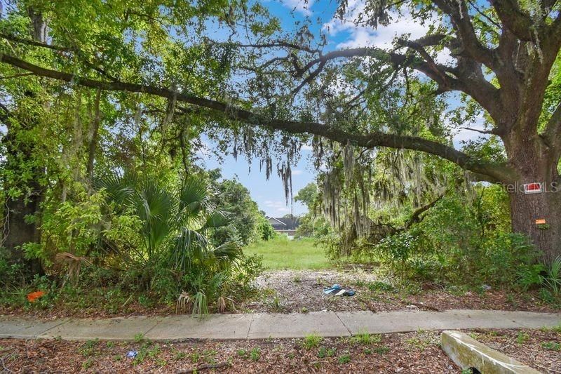 На продажу: $975,000 (1.91 acres)
