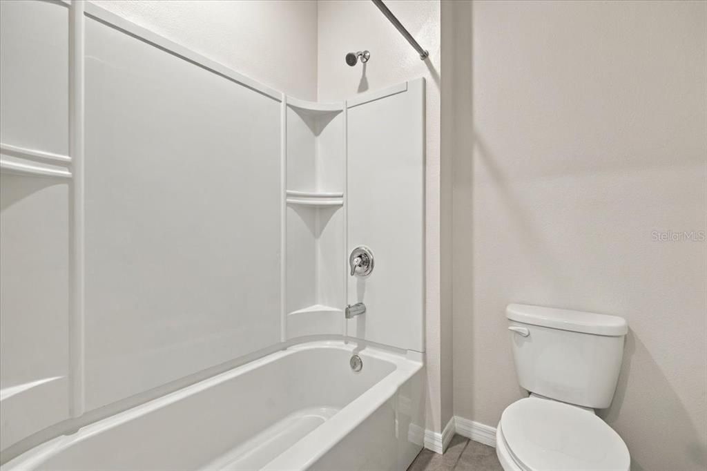 For Rent: $3,300 (5 beds, 3 baths, 2674 Square Feet)