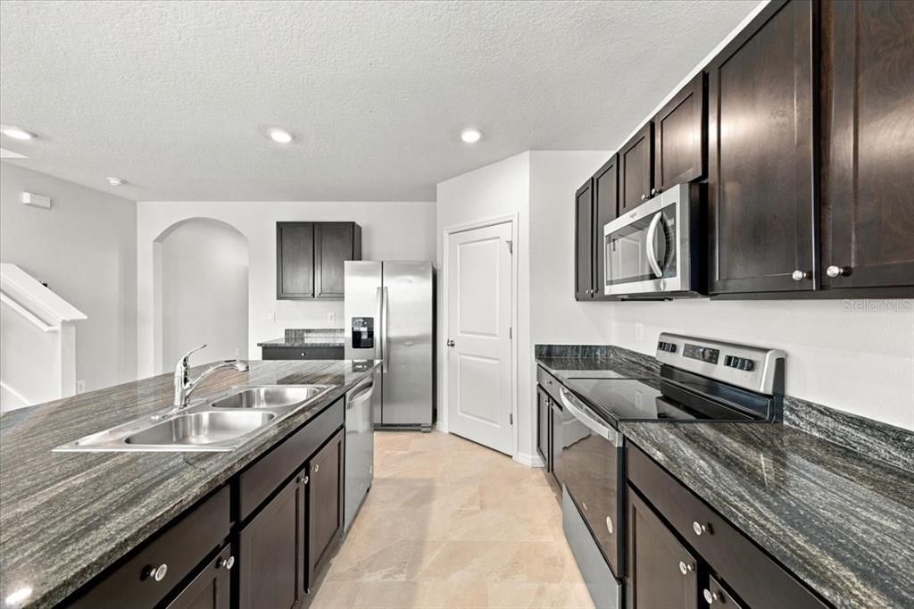 For Rent: $3,300 (5 beds, 3 baths, 2674 Square Feet)