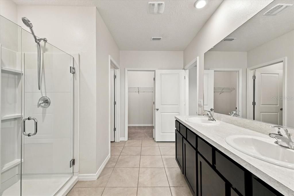 For Rent: $3,300 (5 beds, 3 baths, 2674 Square Feet)