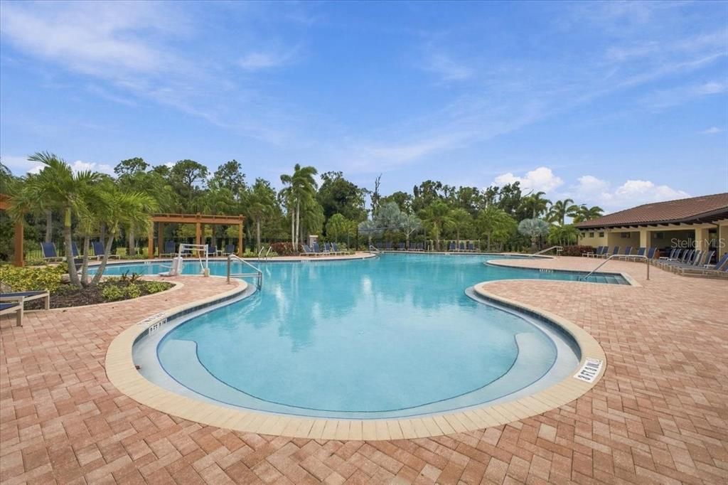 For Rent: $3,300 (5 beds, 3 baths, 2674 Square Feet)