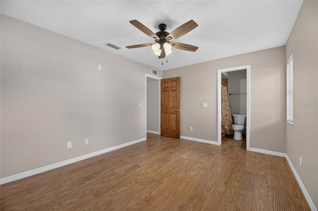 For Sale: $349,900 (3 beds, 2 baths, 1272 Square Feet)