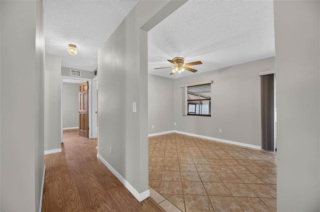 For Sale: $349,900 (3 beds, 2 baths, 1272 Square Feet)