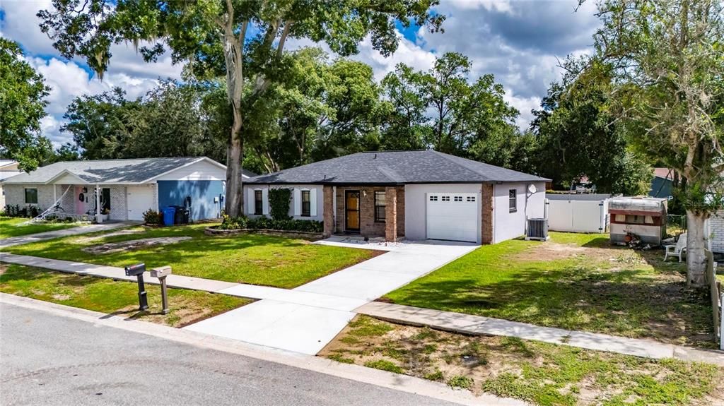 For Sale: $349,900 (3 beds, 2 baths, 1272 Square Feet)