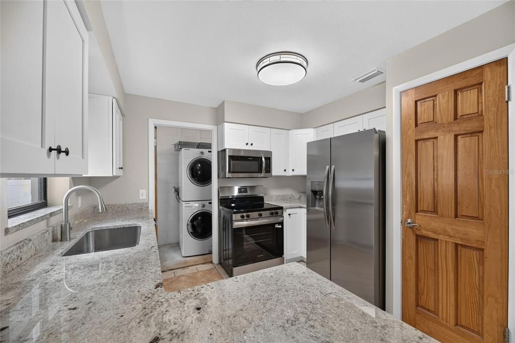 For Sale: $349,900 (3 beds, 2 baths, 1272 Square Feet)