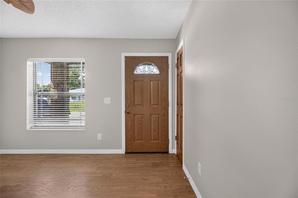 For Sale: $349,900 (3 beds, 2 baths, 1272 Square Feet)