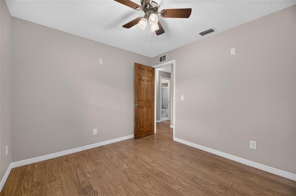For Sale: $349,900 (3 beds, 2 baths, 1272 Square Feet)