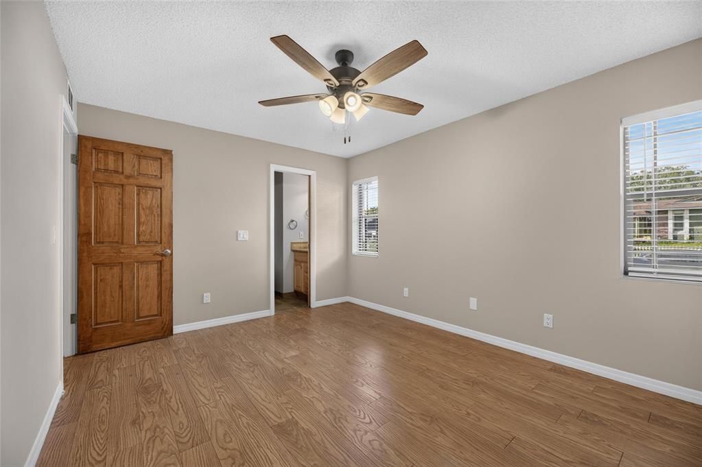 For Sale: $349,900 (3 beds, 2 baths, 1272 Square Feet)