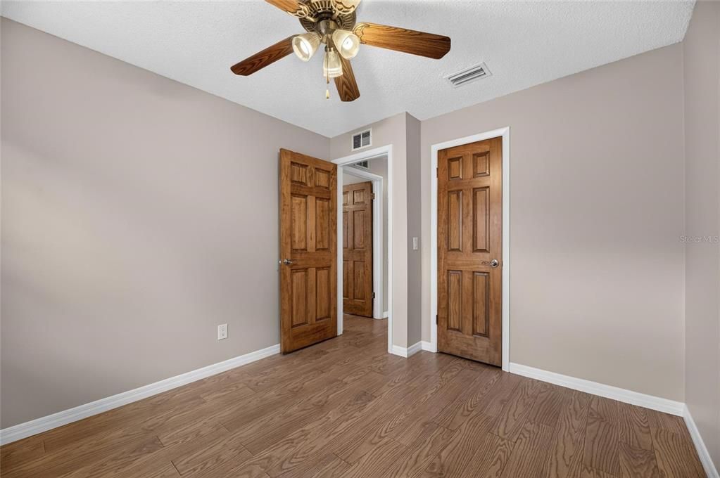 For Sale: $349,900 (3 beds, 2 baths, 1272 Square Feet)