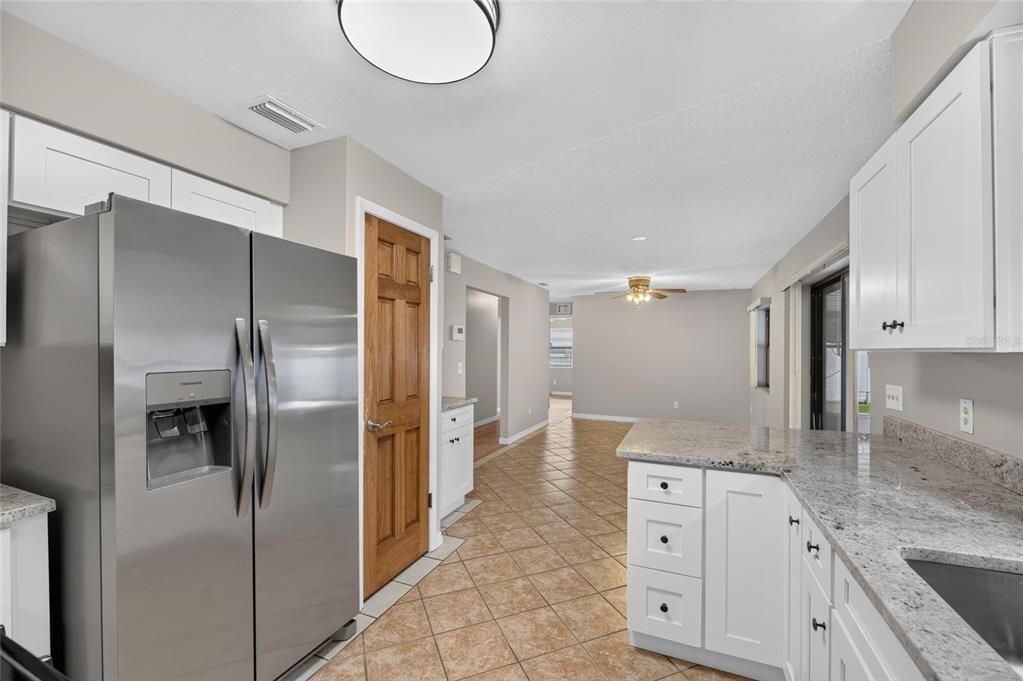 For Sale: $349,900 (3 beds, 2 baths, 1272 Square Feet)