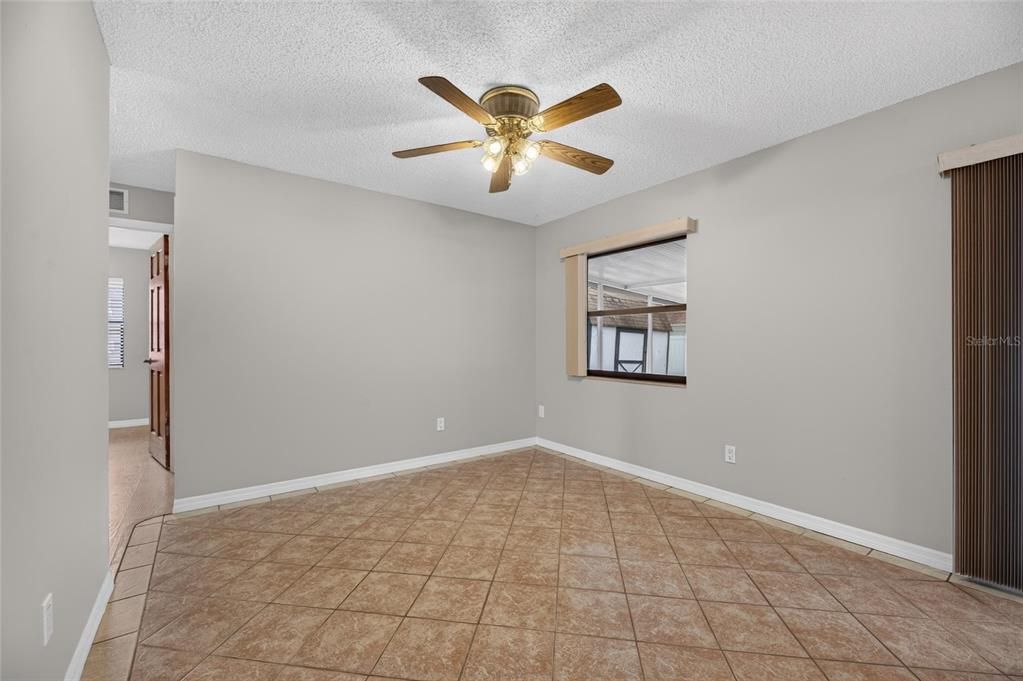 For Sale: $349,900 (3 beds, 2 baths, 1272 Square Feet)