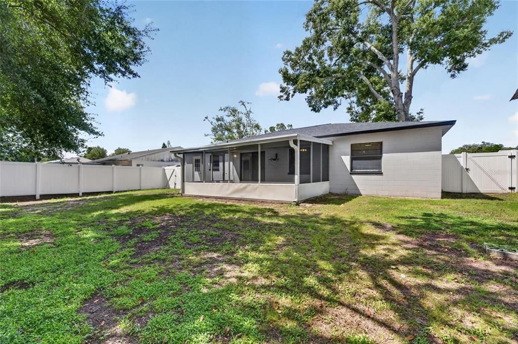 For Sale: $349,900 (3 beds, 2 baths, 1272 Square Feet)