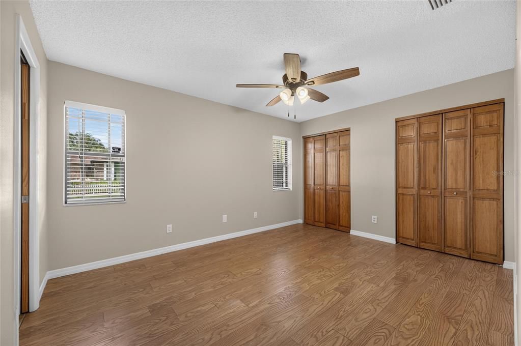 For Sale: $349,900 (3 beds, 2 baths, 1272 Square Feet)