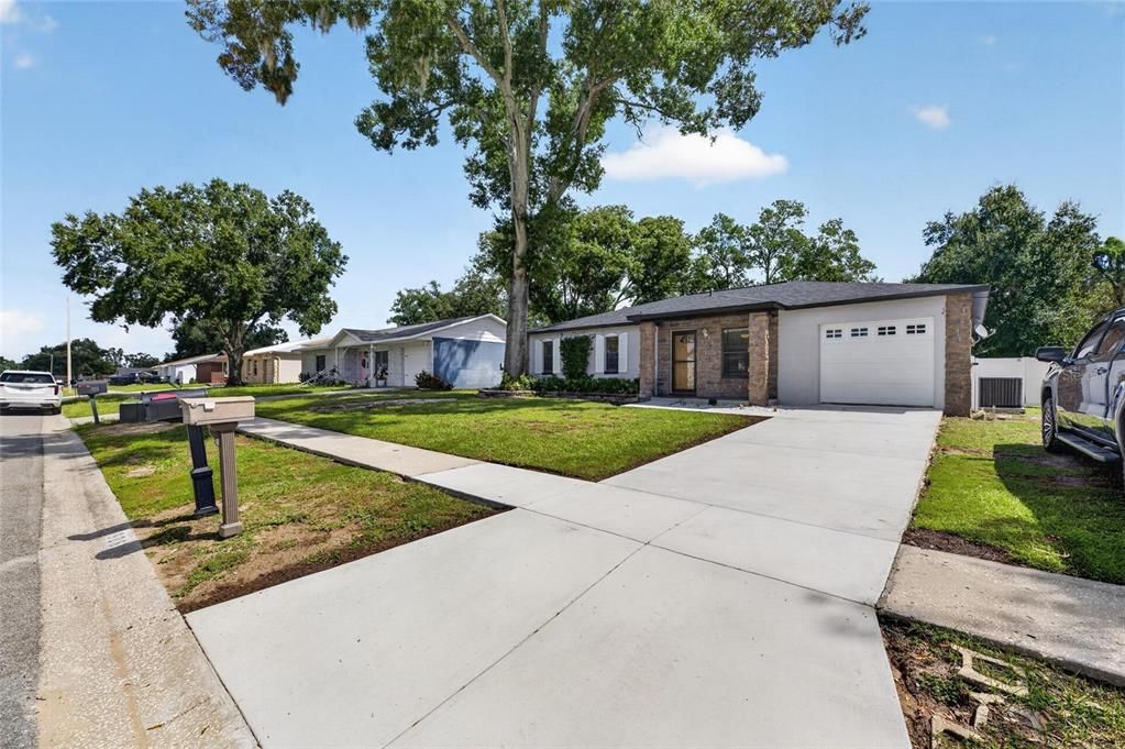 For Sale: $349,900 (3 beds, 2 baths, 1272 Square Feet)