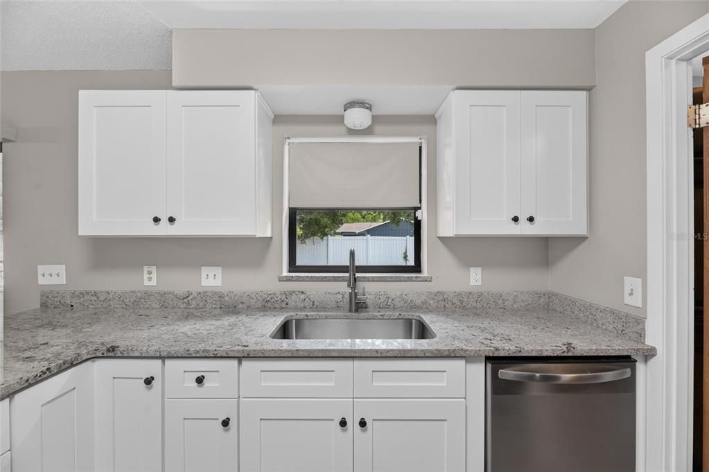 For Sale: $349,900 (3 beds, 2 baths, 1272 Square Feet)