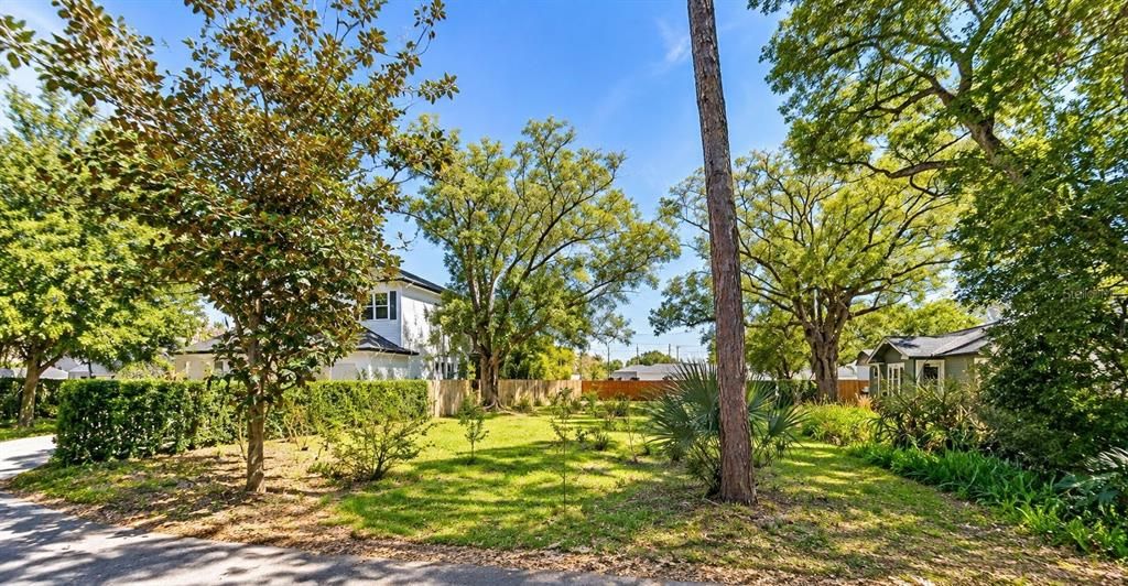待售: $450,000 (0.14 acres)