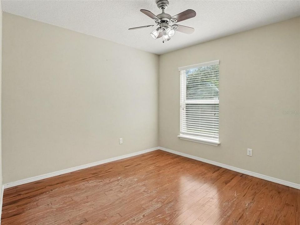 待售: $450,000 (4 贝兹, 2 浴室, 1972 平方英尺)