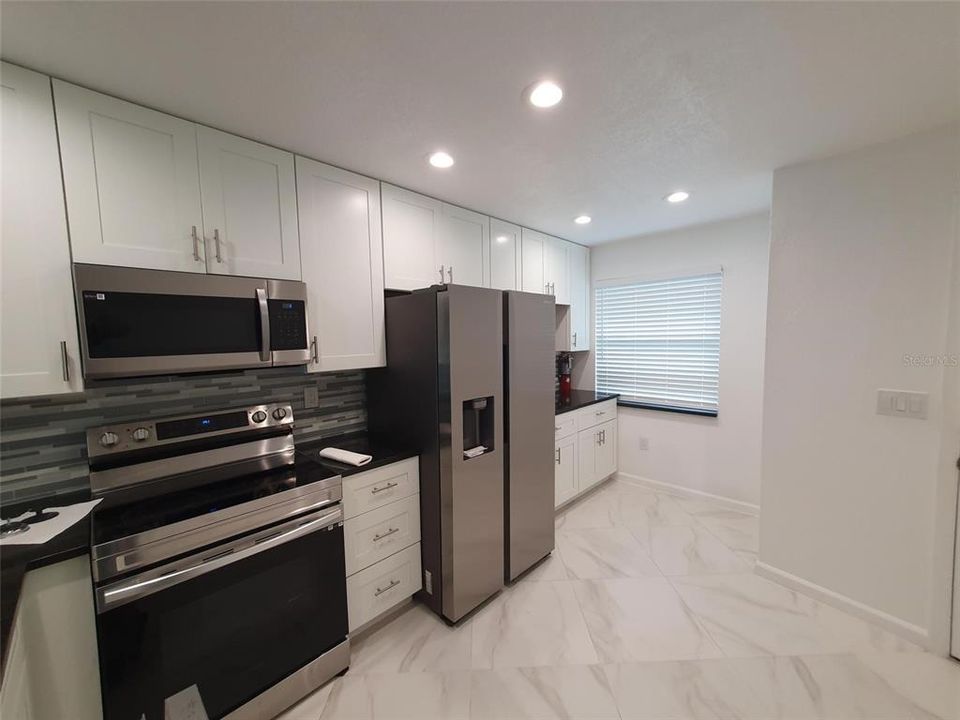 For Rent: $1,950 (2 beds, 2 baths, 1000 Square Feet)