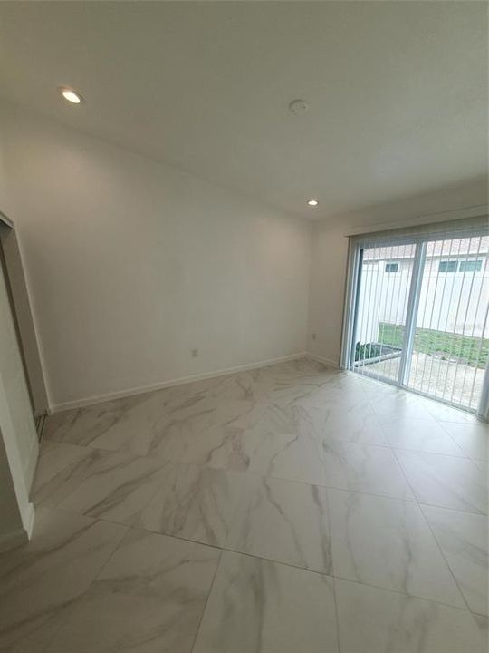 For Rent: $1,950 (2 beds, 2 baths, 1000 Square Feet)