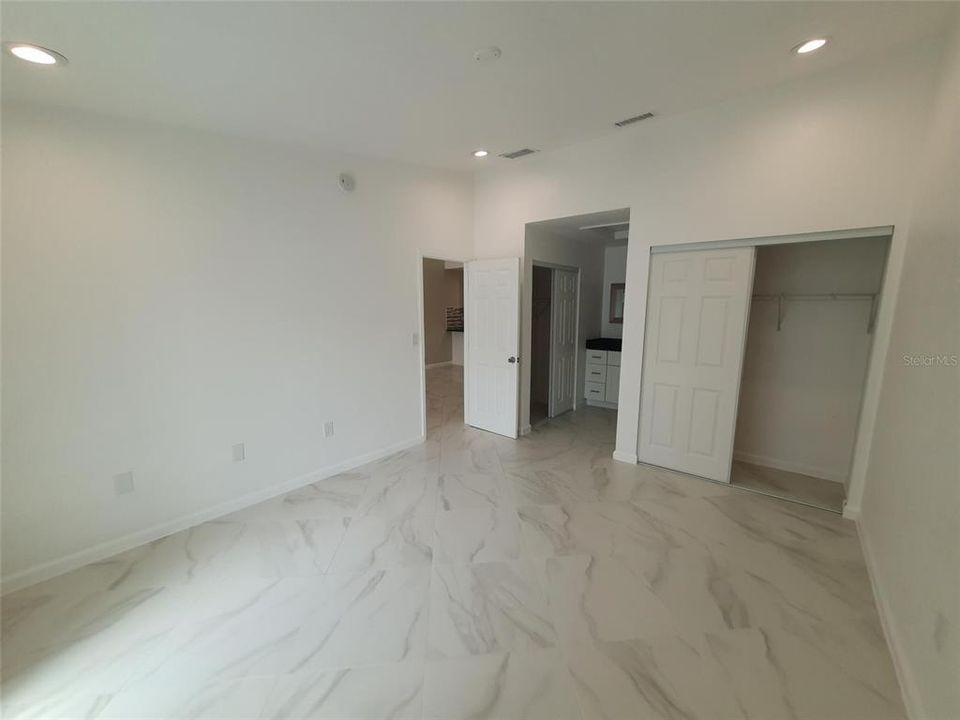 For Rent: $1,950 (2 beds, 2 baths, 1000 Square Feet)