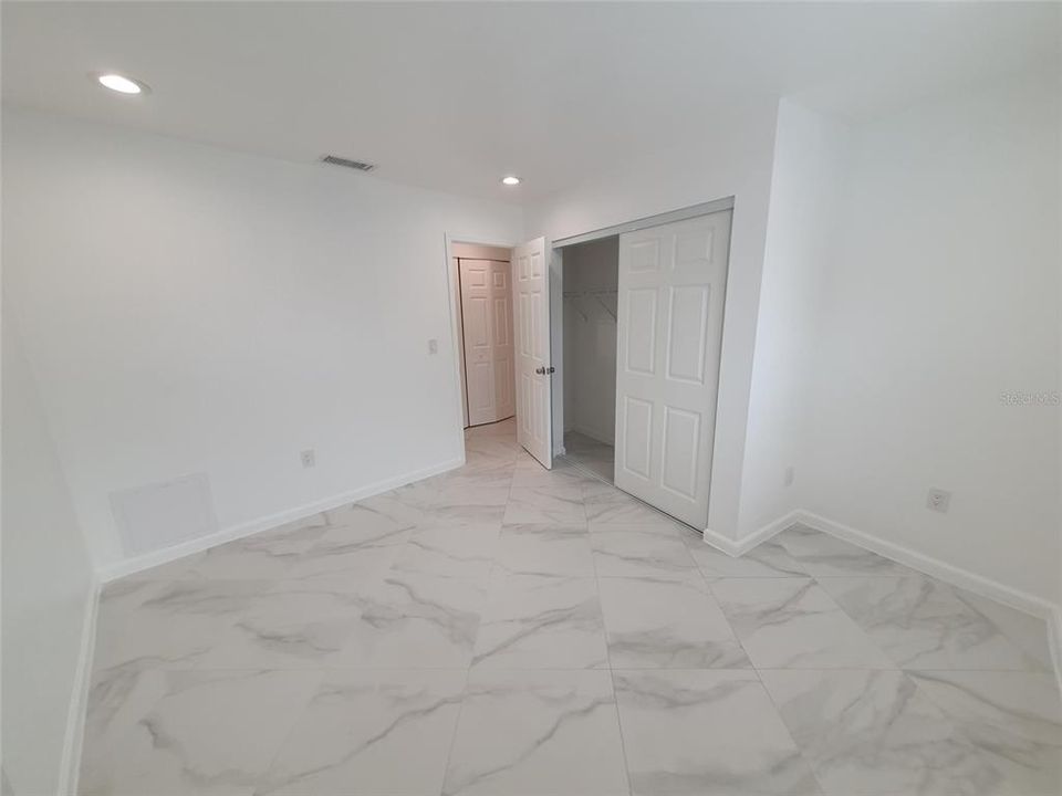 For Rent: $1,950 (2 beds, 2 baths, 1000 Square Feet)