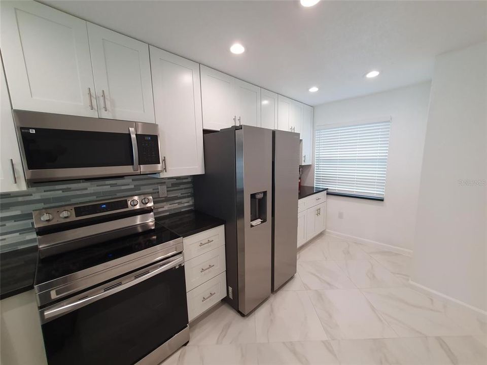 For Rent: $1,950 (2 beds, 2 baths, 1000 Square Feet)