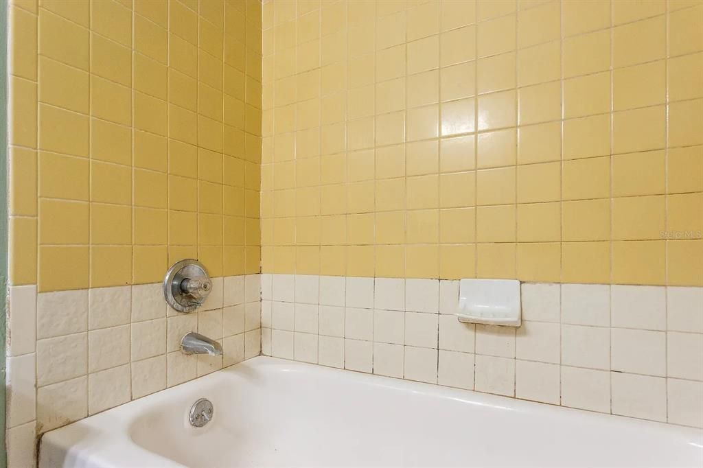 For Rent: $900 (1 beds, 1 baths, 612 Square Feet)