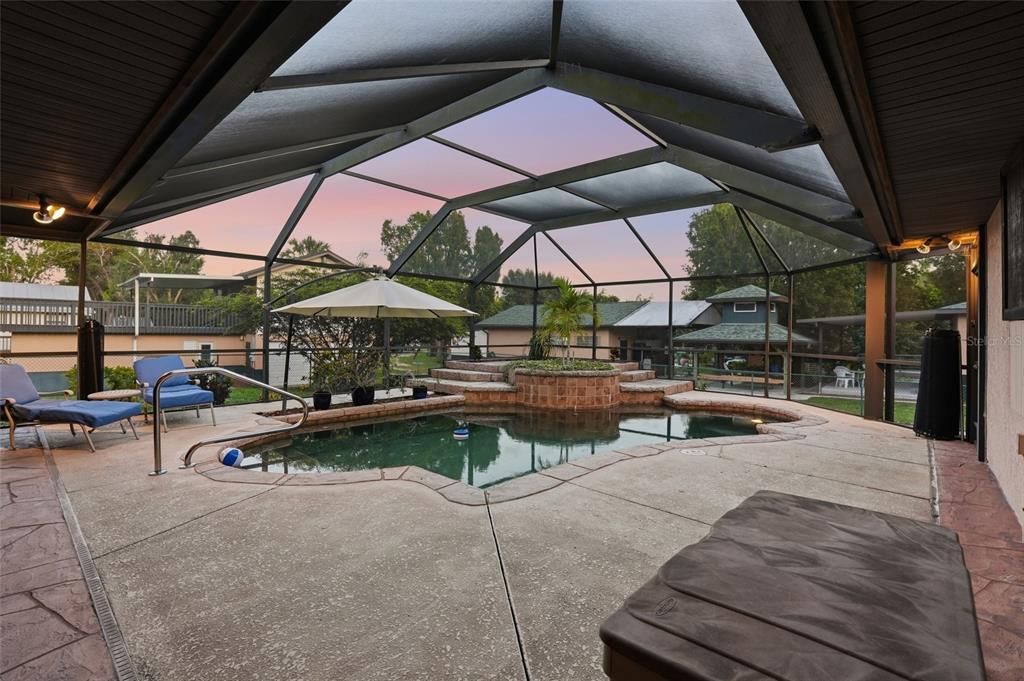 For Sale: $525,000 (6 beds, 3 baths, 2664 Square Feet)