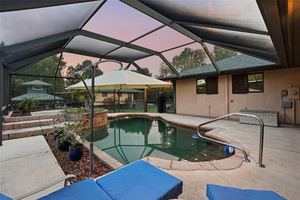 For Sale: $525,000 (6 beds, 3 baths, 2664 Square Feet)