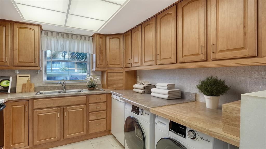 На продажу: $190,000 (2 спален, 2 ванн, 1389 Квадратных фут)