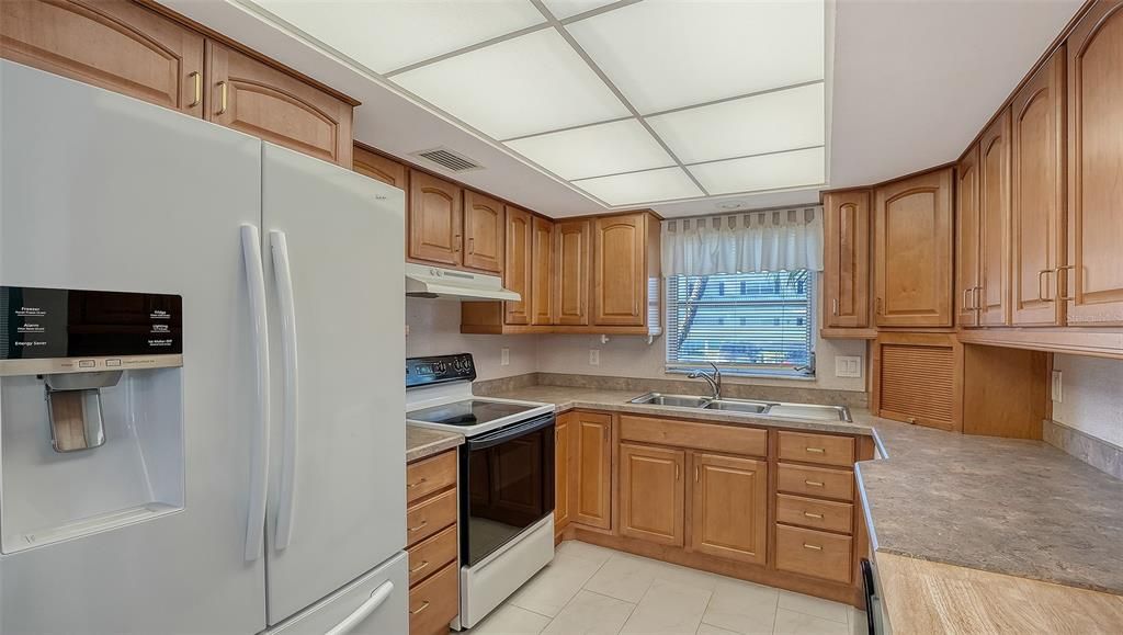 На продажу: $190,000 (2 спален, 2 ванн, 1389 Квадратных фут)